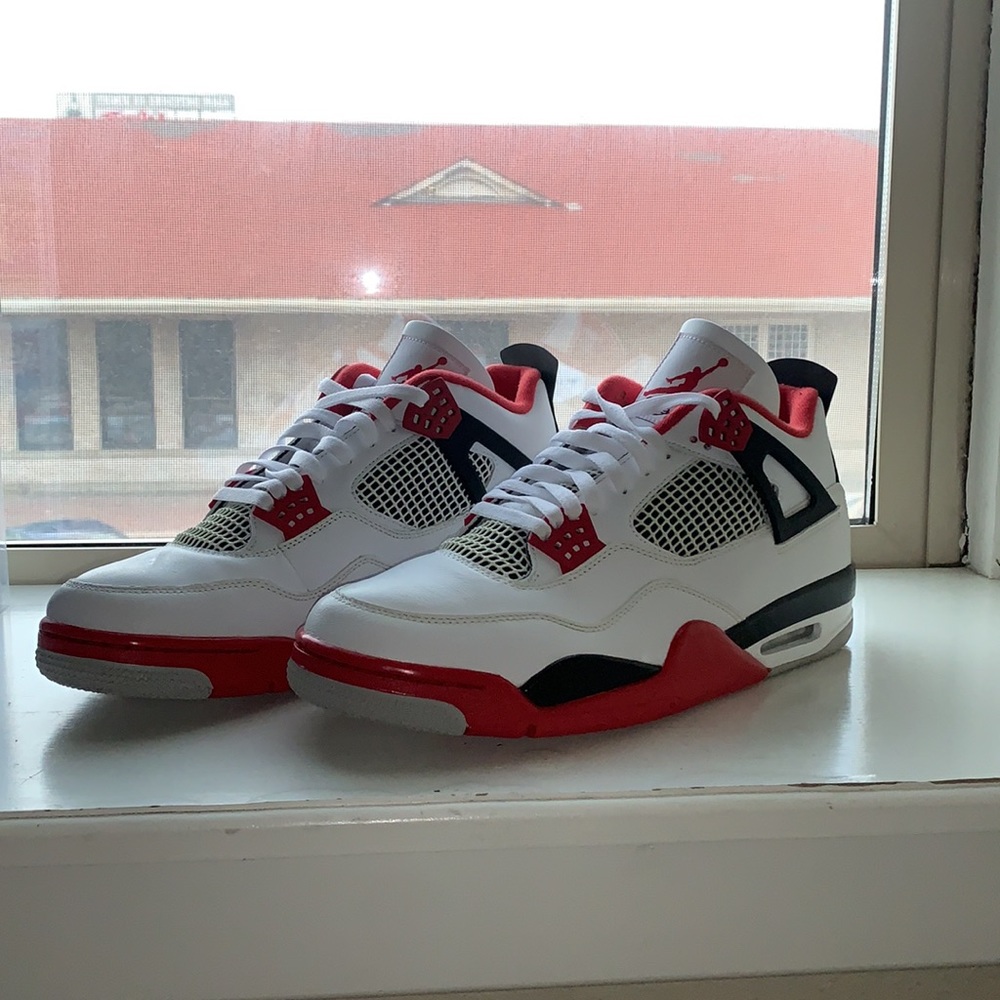 Jordan retro 4 fire red